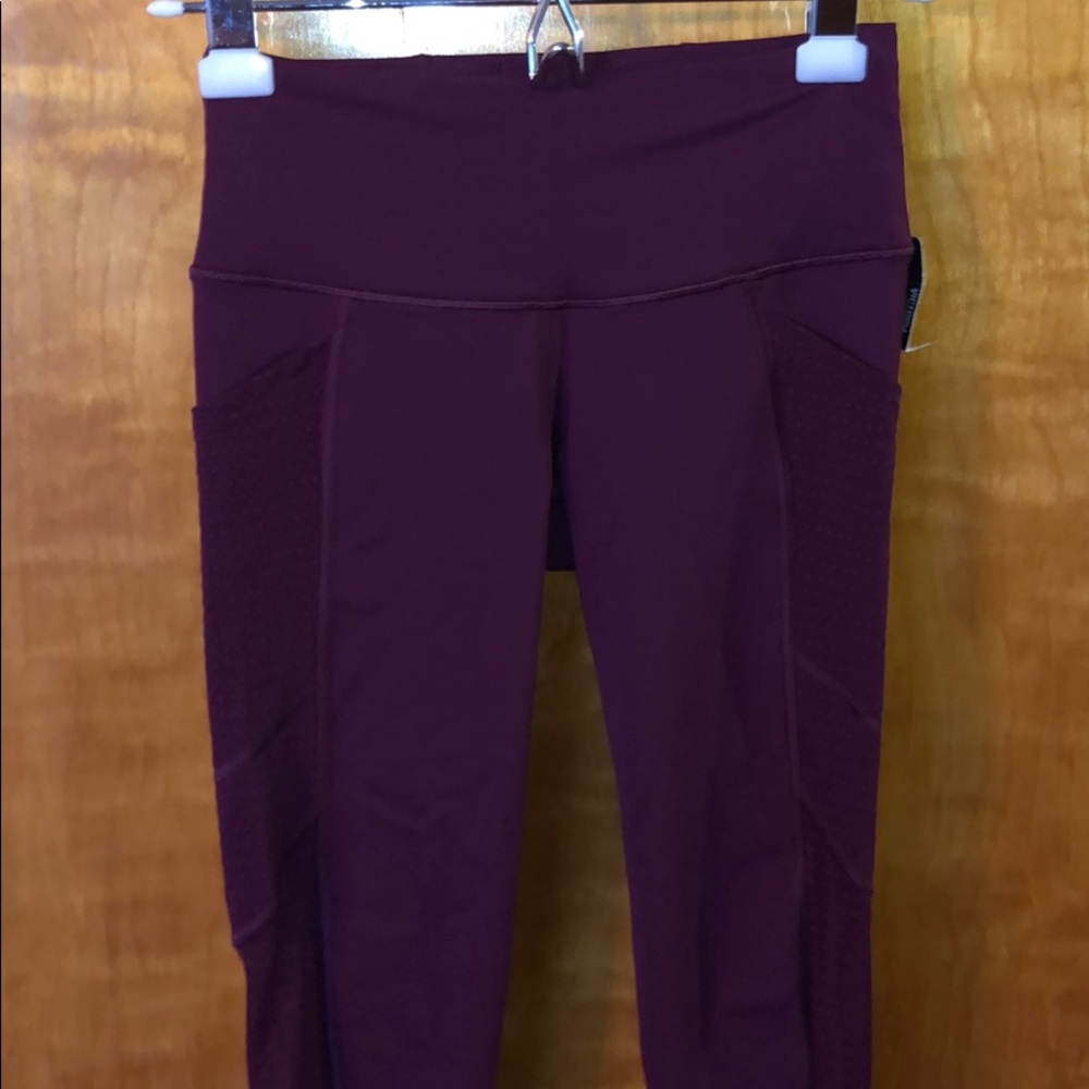NWT Victoria’s Secret Sport Knockout Crop Tights